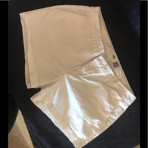 Size 10 white old navy shorts